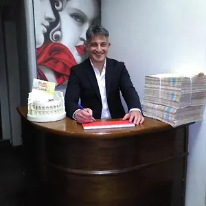 Daire Gloria, Roma
